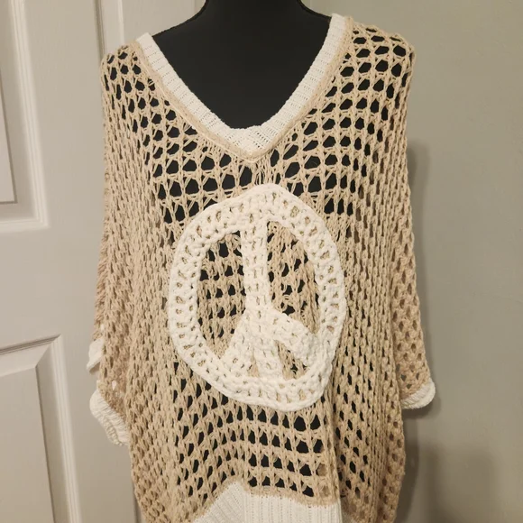 POL Tan and Cream Knit Poncho - Picture 3 of 4
